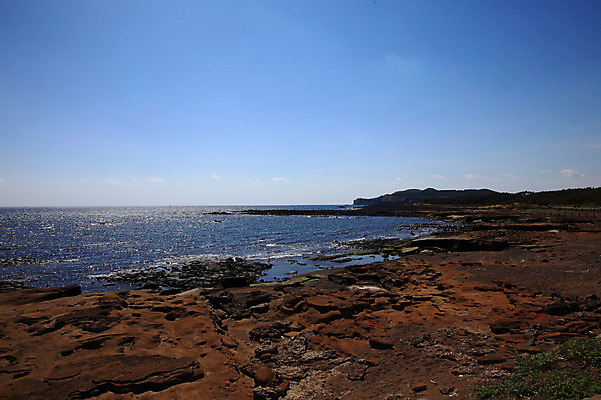 포토 JPG 주간 구름 바다 섬 자연 하늘 한국 풍경 해변 사람없음 야외 제주도 돌_바위 바위 국내포토 자연요소 아시아 생태계 파일형식