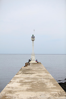 포토 JPG 주간 시설물 바다 낚시 한국 등대 사람 풍경 해변 야외 제주도 항구 원근감 낚시꾼 바다낚시 국내포토 자연요소 건축물 아시아 뷰포인트 교통시설 레저 파일형식