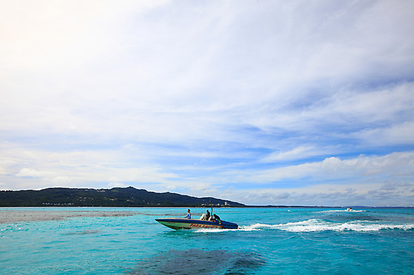 포토 JPG 주간 구름 해외풍경 해외 계절 물결 파도 바다 섬 여행 하늘 휴가 풍경 여러명 해변 야외 여름 여름휴가 바캉스 맑음 수상스포츠 보트 수면 휴양지 남태평양 사이판 선박 국내포토 자연요소 스포츠 다수 수상교통 배_교통 날씨 사람 물 장소 오세아니아 태평양 파일형식 여름_계절