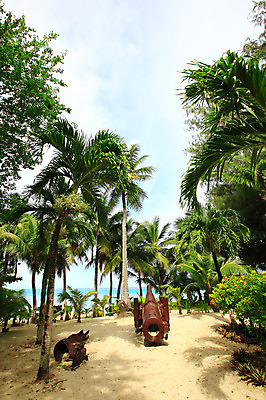 포토 JPG 주간 나무 식물 구름 해외풍경 해외 계절 바다 섬 여행 하늘 리조트 휴가 풍경 해변 사람없음 야외 여름 여름휴가 바캉스 야자수 조형물 금속 맑음 해수욕장 휴양지 남태평양 사이판 조형 고철 국내포토 자연요소 재질 날씨 미술 장소 오세아니아 태평양 파일형식 여름_계절