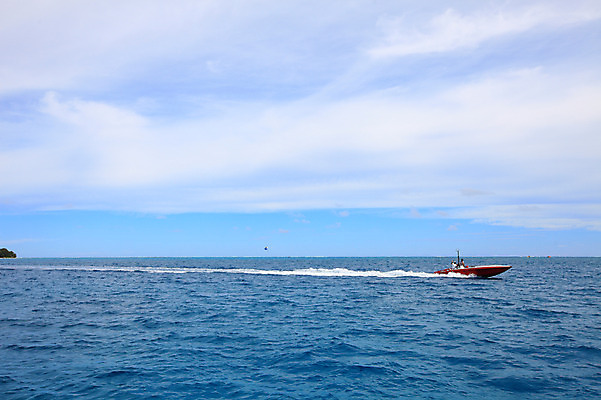 포토 JPG 주간 구름 해외풍경 해외 계절 물결 파도 바다 섬 여행 하늘 휴가 풍경 해변 사람없음 야외 여름 여름휴가 바캉스 맑음 수상스포츠 보트 수면 휴양지 남태평양 사이판 선박 국내포토 자연요소 스포츠 수상교통 배_교통 날씨 물 장소 오세아니아 태평양 파일형식 여름_계절