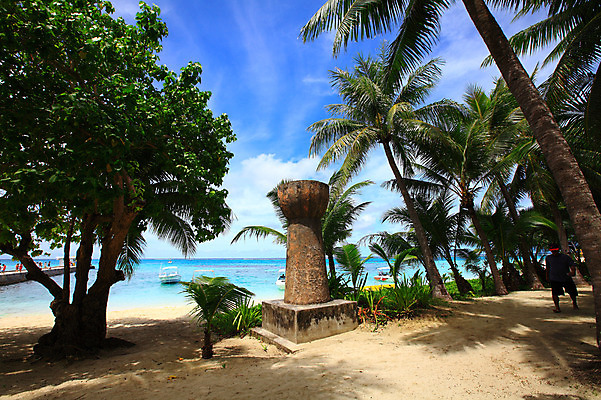 포토 JPG 주간 나무 식물 구름 해외풍경 해외 계절 바다 섬 여행 하늘 리조트 휴가 한명 풍경 해변 야외 여름 여름휴가 바캉스 야자수 조형물 맑음 해수욕장 휴양지 남태평양 사이판 조형 국내포토 자연요소 1 날씨 미술 사람 장소 오세아니아 태평양 파일형식 여름_계절