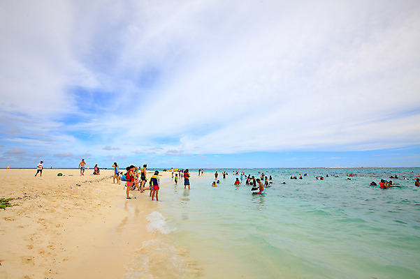 포토 JPG 주간 구름 해외풍경 해외 계절 물결 바다 섬 여행 하늘 휴가 풍경 여러명 해변 야외 여름 여름휴가 바캉스 모래사장 맑음 수면 해수욕장 휴양지 남태평양 사이판 국내포토 자연요소 다수 날씨 사람 물 장소 오세아니아 태평양 파일형식 여름_계절