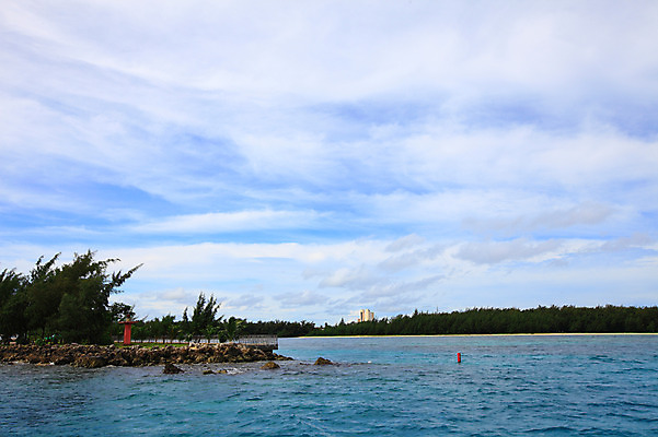 포토 JPG 주간 나무 식물 구름 해외풍경 해외 계절 바다 섬 여행 하늘 리조트 휴가 풍경 해변 사람없음 야외 여름 여름휴가 바캉스 조형물 금속 맑음 휴양지 남태평양 사이판 조형 고철 국내포토 자연요소 재질 날씨 미술 장소 오세아니아 태평양 파일형식 여름_계절