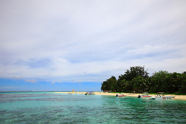 포토 JPG 주간 나무 식물 구름 해외풍경 해외 계절 물결 바다 섬 여행 하늘 휴가 풍경 해변 사람없음 야외 여름 여름휴가 바캉스 맑음 보트 수면 휴양지 남태평양 사이판 선박 국내포토 자연요소 수상교통 날씨 장소 배 오세아니아 태평양 파일형식 여름_계절