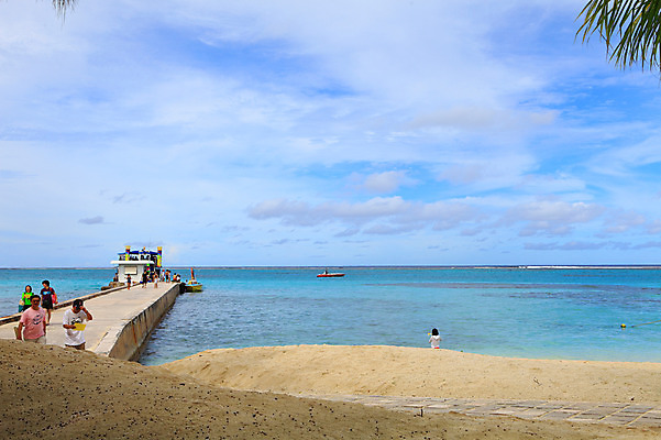 포토 JPG 주간 나무 식물 구름 해외풍경 해외 계절 물결 바다 섬 여행 하늘 휴가 풍경 여러명 해변 야외 여름 여름휴가 바캉스 모래사장 항구 맑음 보트 수면 해수욕장 휴양지 남태평양 사이판 선박 국내포토 자연요소 다수 수상교통 배_교통 교통시설 날씨 사람 물 장소 오세아니아 태평양 파일형식 여름_계절