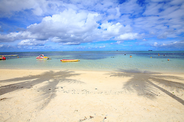 포토 JPG 주간 나무 식물 구름 해외풍경 해외 계절 실루엣 물결 바다 섬 여행 하늘 휴가 그림자 풍경 해변 사람없음 야외 여름 여름휴가 바캉스 맑음 보트 수면 휴양지 남태평양 사이판 선박 국내포토 자연요소 수상교통 배_교통 날씨 촬영기법 물 장소 오세아니아 태평양 파일형식 여름_계절