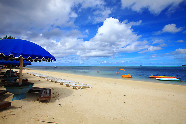 포토 JPG 주간 구름 해외풍경 해외 계절 물결 바다 섬 여행 의자 하늘 휴가 풍경 해변 야외 세명 여름 여름휴가 바캉스 모래사장 맑음 파라솔 수면 해수욕장 휴양지 선베드 카누 남태평양 사이판 선박 국내포토 자연요소 가구 수상교통 날씨 사람 물 장소 수상스포츠 오세아니아 태평양 파일형식 여름_계절