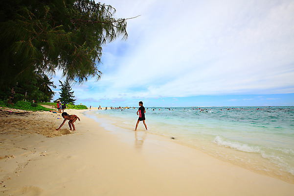 포토 JPG 주간 구름 해외풍경 해외 계절 물결 바다 섬 여행 하늘 휴가 풍경 여러명 해변 야외 여름 여름휴가 바캉스 모래사장 맑음 수면 해수욕장 휴양지 남태평양 사이판 국내포토 자연요소 다수 날씨 사람 물 장소 오세아니아 태평양 파일형식 여름_계절