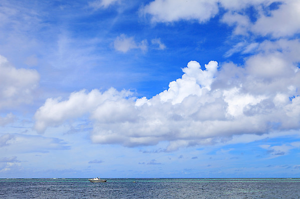 포토 JPG 주간 구름 해외풍경 해외 계절 파도 바다 섬 여행 하늘 휴가 풍경 해변 사람없음 야외 여름 여름휴가 바캉스 맑음 휴양지 남태평양 사이판 선박 국내포토 자연요소 수상교통 날씨 장소 오세아니아 태평양 파일형식 여름_계절