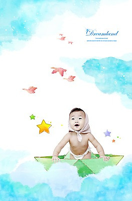 PSD 동물 구름 편집이미지 응시 기념일 별 놀이 조류 하늘 한명 미소 웃음 사람 이벤트 상반신 공휴일 아기 어린이날 5월 즐거움 5월행사 종이배 선박 아기만 이미지편집 자연요소 1 시선 감정 수상교통 표정 날짜 종이접기 파일형식