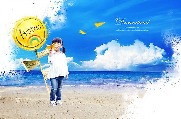 전신 PSD 구름 편집이미지 여자 기념일 어린이 모래 바다 놀이 하늘 알림판 한명 서기 미소 웃음 사람 소녀 이벤트 해변 공휴일 모래사장 표지판 어린이날 5월 종이비행기 즐거움 5월행사 여자만 여자한명만 어린이만 소녀만 소녀한명만 이미지편집 자연요소 1 감정 모션 표정 날짜 종이접기 파일형식