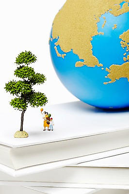 포토 JPG 스튜디오촬영 나무 식물 표지 지구 백그라운드 실내 사람없음 간행물 책 지구본 모형 펼침 미니어처 피규어 커버 오브젝트 한권 문학 양장본 국내포토 1 모션 내부 파일형식