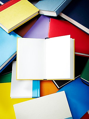 포토 JPG 스튜디오촬영 표지 종이 백그라운드 문구용품 프레임 실내 누끼 사람없음 간행물 책 쌓기 공책 공백 펼침 커버 흰색 오브젝트 여러권 백지 연습장 문학 양장본 국내포토 컬러 다수 모션 내부 파일형식