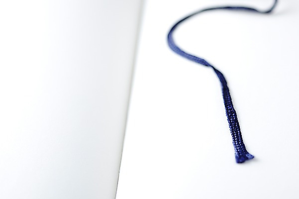 포토 JPG 스튜디오촬영 종이 백그라운드 문구용품 프레임 실내 근접촬영 사람없음 간행물 책 공책 공백 펼침 흰색 오브젝트 백지 한권 연습장 문학 국내포토 1 뷰포인트 컬러 모션 내부 파일형식