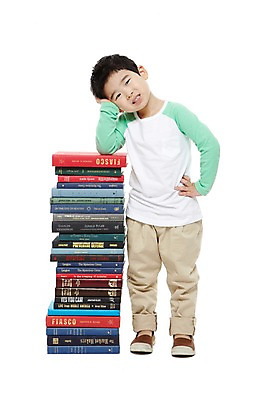 포토 JPG 스튜디오촬영 전신 라이프스타일 어린이교육 교육 남자 어린이라이프 어린이 허리손 교재 실내 한명 서기 누끼 사람 동양인 소년 앞모습 책 독서 쌓기 턱괴기 유치원 유치원생 한국인 남자만 남자한명만 어린이만 소년만 소년한명만 국내포토 1 뷰포인트 포즈 모션 인종 내부 생활 파일형식