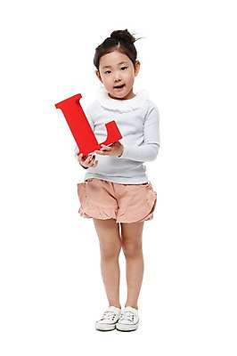 포토 JPG 스튜디오촬영 전신 문자 라이프스타일 알파벳 영어 여자 어린이교육 교육 어린이라이프 어린이 반바지 대문자 실내 영어교육 한명 서기 들기 누끼 사람 동양인 소녀 앞모습 모형 유치원 유치원생 한국인 글자교육 L 여자만 여자한명만 어린이만 소녀만 소녀한명만 국내포토 1 뷰포인트 바지 모션 인종 내부 생활 파일형식