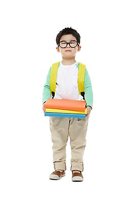 포토 JPG 스튜디오촬영 전신 라이프스타일 어린이교육 교육 남자 어린이라이프 안경 어린이 가방 배낭 교재 책가방 실내 한명 서기 들기 누끼 사람 동양인 소년 앞모습 책 독서 유치원 유치원생 한국인 남자만 남자한명만 어린이만 소년만 소년한명만 안경낌 국내포토 1 잡화 뷰포인트 모션 인종 내부 생활 파일형식