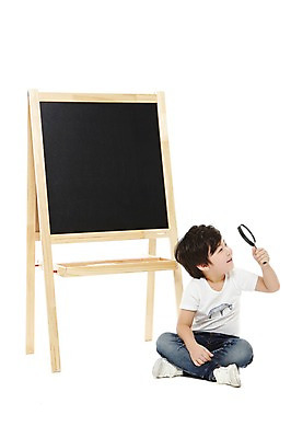 포토 JPG 스튜디오촬영 전신 라이프스타일 응시 어린이교육 교육 남자 어린이라이프 어린이 돋보기 알림판 실내 실험 한명 미소 웃음 들기 누끼 사람 앉기 동양인 소년 앞모습 칠판 유치원 유치원생 한국인 도구 관찰 남자만 남자한명만 어린이만 소년만 소년한명만 국내포토 1 시선 뷰포인트 모션 표정 인종 내부 생활 파일형식