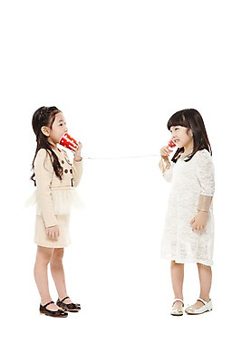 포토 JPG 스튜디오촬영 전신 라이프스타일 원피스 여자 어린이라이프 어린이 구두 비즈니스 놀이 실내 말하기 서기 들기 누끼 사람 동양인 정장 소녀 두명 옆모습 친구 치마 마주보기 유치원 유치원생 듣기 한국인 비즈니스우먼 종이컵 실전화기 전화기 키즈비즈니스 통화 전화놀이 여자만 어린이만 소녀만 국내포토 옷 교육 뷰포인트 신발 관계 모션 하의 인종 내부 생활 컵 직장인 일회용 파일형식