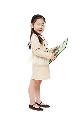 포토 JPG 스튜디오촬영 전신 라이프스타일 긴머리 원피스 여자 어린이라이프 어린이 구두 비즈니스 실내 한명 서기 미소 웃음 들기 누끼 사람 동양인 정장 소녀 옆모습 금융 경제 치마 사무용품 유치원 유치원생 한국인 전자계산기 계산기 비즈니스우먼 계산 키즈비즈니스 여자만 여자한명만 어린이만 소녀만 소녀한명만 국내포토 1 헤어스타일 옷 교육 뷰포인트 신발 모션 하의 문구용품 표정 인종 내부 생활 장비 직장인 파일형식 직업 오브젝트