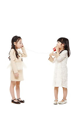 포토 JPG 스튜디오촬영 전신 라이프스타일 원피스 여자 어린이라이프 어린이 구두 비즈니스 놀이 실내 말하기 서기 들기 누끼 사람 동양인 정장 소녀 두명 옆모습 친구 치마 마주보기 유치원 유치원생 듣기 한국인 비즈니스우먼 종이컵 실전화기 전화기 키즈비즈니스 통화 전화놀이 여자만 어린이만 소녀만 국내포토 옷 교육 뷰포인트 신발 관계 모션 하의 인종 내부 생활 컵 직장인 일회용 파일형식