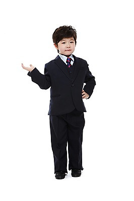 포토 JPG 스튜디오촬영 전신 라이프스타일 남자 어린이라이프 어린이 허리손 포즈 비즈니스 모션 실내 한명 서기 누끼 사람 동양인 정장 손짓 소년 앞모습 유치원 유치원생 한국인 비즈니스맨 키즈비즈니스 남자만 남자한명만 어린이만 소년만 소년한명만 국내포토 1 옷 교육 뷰포인트 인종 내부 생활 직장인 파일형식