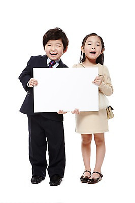 포토 JPG 스튜디오촬영 전신 라이프스타일 배너 여자 남자 어린이라이프 어린이 구두 가방 비즈니스 사각프레임 광고판 실내 서기 미소 웃음 들기 누끼 사람 동양인 정장 소녀 소년 두명 앞모습 친구 유치원 유치원생 한국인 핸드백 비즈니스맨 비즈니스우먼 알림 키즈비즈니스 어린이만 국내포토 잡화 옷 교육 뷰포인트 신발 관계 모션 프레임 알림판 표정 인종 내부 생활 사각형 직장인 판 파일형식