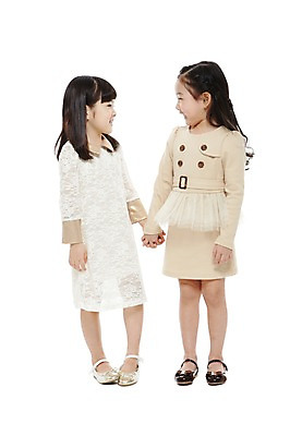 포토 JPG 스튜디오촬영 전신 라이프스타일 원피스 여자 어린이라이프 어린이 구두 비즈니스 실내 서기 미소 웃음 누끼 사람 동양인 정장 소녀 두명 앞모습 친구 치마 마주보기 손잡기 유치원 유치원생 한국인 비즈니스우먼 키즈비즈니스 여자만 어린이만 소녀만 국내포토 옷 교육 뷰포인트 신발 관계 모션 하의 표정 인종 내부 생활 직장인 파일형식