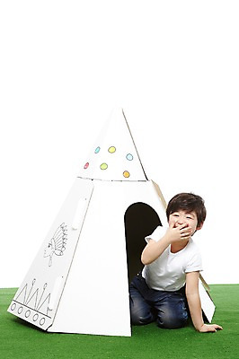 포토 JPG 스튜디오촬영 전신 라이프스타일 남자 어린이라이프 어린이 놀이 실내 한명 미소 웃음 누끼 사람 앉기 동양인 소년 잔디 앞모습 유치원 유치원생 한국인 무릎꿇기 인디언집 남자만 남자한명만 어린이만 소년만 소년한명만 국내포토 식물 1 교육 뷰포인트 모션 표정 인종 내부 생활 파일형식