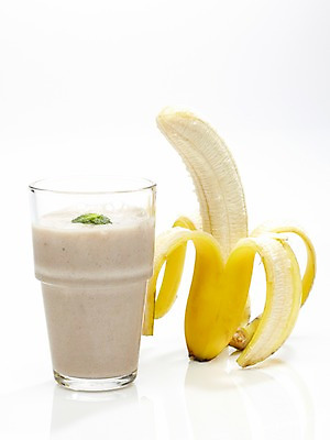 포토 JPG 스튜디오촬영 식물 음료 음식 과일 잔 바나나 실내 사람없음 장식 컵 주스 과일주스 허브 바나나껍질 바나나주스 애플민트 국내포토 식기 내부 껍질 민트 파일형식