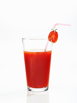 포토 JPG 스튜디오촬영 음료 음식 컬러 잎 토마토 채소 방울토마토 잔 실내 빨대 사람없음 장식 컵 빨간색 주스 야채주스 즙 꽂음 야채즙 채소즙 토마토주스 국내포토 식물 식기 내부 파일형식