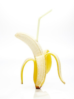 포토 JPG 스튜디오촬영 음료 음식 과일 바나나 실내 빨대 사람없음 주스 과일주스 꽂음 바나나껍질 바나나주스 국내포토 내부 껍질 파일형식