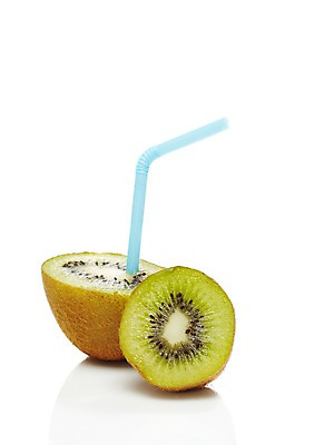 포토 JPG 스튜디오촬영 음료 음식 조각 과일 단면 실내 키위 빨대 누끼 사람없음 주스 과일주스 꽂음 키위주스 국내포토 내부 파일형식