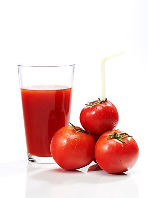 포토 JPG 스튜디오촬영 음료 음식 컬러 잎 토마토 채소 잔 실내 빨대 사람없음 컵 빨간색 주스 야채주스 즙 꽂음 야채즙 채소즙 토마토주스 국내포토 식물 식기 내부 파일형식