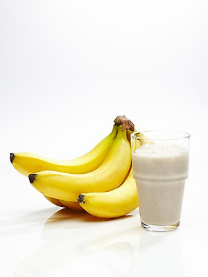 포토 JPG 스튜디오촬영 음료 음식 과일 잔 바나나 실내 누끼 사람없음 컵 주스 과일주스 바나나주스 국내포토 식기 내부 파일형식