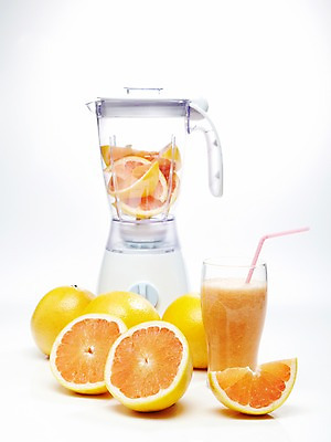 포토 JPG 스튜디오촬영 음료 음식 조각 오렌지 과일 단면 잔 실내 빨대 사람없음 컵 전자제품 주스 가전제품 과일주스 오렌지주스 믹서 슬라이스 국내포토 식기 내부 파일형식