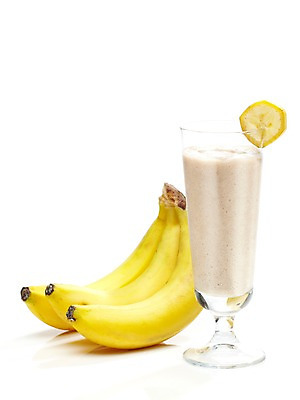 포토 JPG 스튜디오촬영 음료 음식 과일 잔 바나나 실내 누끼 사람없음 장식 컵 주스 과일주스 바나나주스 국내포토 식기 내부 파일형식