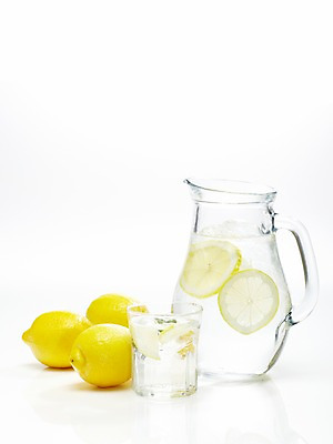 포토 JPG 스튜디오촬영 음료 음식 조각 과일 주전자 단면 잔 실내 사람없음 컵 주스 병 과일주스 레몬 레모네이드 물병 슬라이스 국내포토 식기 주방용품 내부 물통 에이드 파일형식