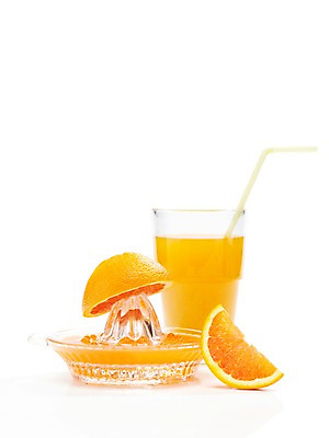 포토 JPG 스튜디오촬영 음료 음식 조각 오렌지 과일 단면 잔 실내 빨대 누끼 사람없음 컵 주스 과일주스 즙 슬라이스 꽂음 과즙 과즙기 국내포토 식기 내부 파일형식