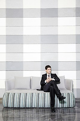 포토 JPG 전신 서양인 외국인 백인 해외기획촬영 직업 라이프스타일 응시 2012년태국 남자 시계 맨라이프 쿠션 의자 비즈니스 호텔 실내 한명 사람 앉기 정장 20대 성인 앞모습 비즈니스라이프 소파 다리꼬기 시간 직장인 비즈니스맨 복도 기다림 손목시계 남자만 남자한명만 성인남자만 청년만 청년남자만 청년남자한명만 성인한명만 성인남자한명만 성인만 국내포토 1 시선 옷 뷰포인트 가구 장신구 모션 숙소 인종 청년 내부 생활 파일형식