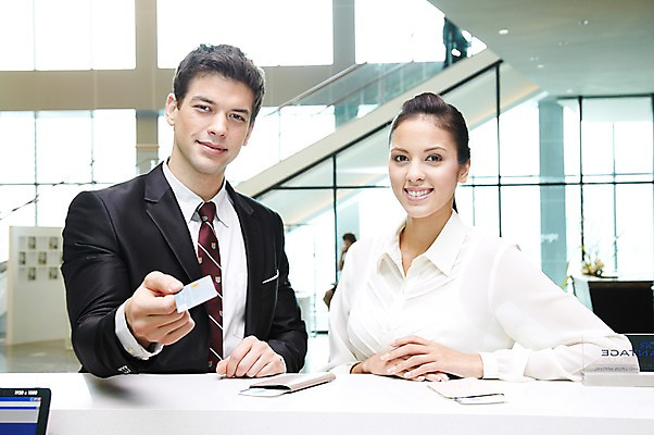 포토 JPG 주간 서양인 외국인 백인 해외기획촬영 라이프스타일 2012년태국 여자 남자 비즈니스 호텔 실내 미소 웃음 들기 사람 정장 상반신 20대 성인 두명 앞모습 비즈니스라이프 비즈니스맨 비즈니스우먼 신용카드 복도 프런트 책상 동료 출장 여권 결제 해외출장 체크인 카드결제 청년만 성인만 국내포토 자연요소 옷 뷰포인트 가구 관계 모션 숙소 표정 인종 청년 내부 생활 금융 직장인 파일형식