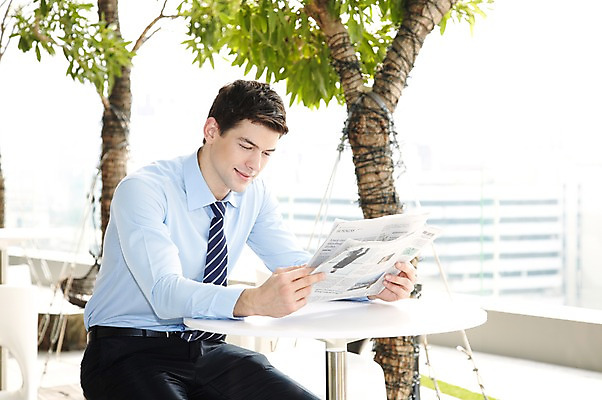 포토 JPG 주간 서양인 외국인 나무 식물 백인 해외기획촬영 직업 라이프스타일 응시 2012년태국 남자 맨라이프 비즈니스 탁자 휴식 한명 들기 사람 앉기 정장 빌딩 20대 성인 야외 건물 옆모습 아웃포커스 비즈니스라이프 도시 직장인 비즈니스맨 신문 신문읽기 남자만 남자한명만 성인남자만 청년만 청년남자만 청년남자한명만 성인한명만 성인남자한명만 성인만 국내포토 자연요소 1 건축물 시선 옷 뷰포인트 가구 컨셉 모션 촬영기법 인종 청년 생활 간행물 뉴스 읽기 파일형식