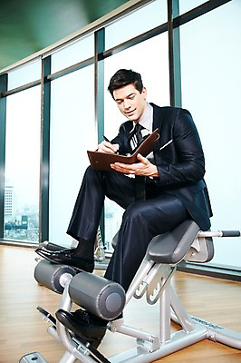 포토 JPG 주간 전신 서양인 외국인 백인 해외기획촬영 직업 라이프스타일 응시 2012년태국 남자 맨라이프 비즈니스 창문 실내 한명 미소 웃음 들기 사람 앉기 정장 20대 성인 옆모습 비즈니스라이프 운동 펜 다이어리 운동기구 헬스 헬스장 기록 직장인 비즈니스맨 레그익스텐션 레그익스텐션머신 남자만 남자한명만 성인남자만 청년만 청년남자만 청년남자한명만 성인한명만 성인남자한명만 성인만 국내포토 자연요소 1 시선 옷 뷰포인트 모션 표정 건강 인종 청년 내부 생활 필기구 사무용품 파일형식