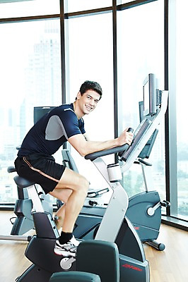 포토 JPG 주간 전신 서양인 외국인 백인 해외기획촬영 라이프스타일 2012년태국 남자 맨라이프 운동화 몸매관리 창문 실내 건강 한명 미소 웃음 사람 앉기 20대 성인 취미 옆모습 운동복 운동 건강관리 자전거 헬스사이클 운동기구 헬스 헬스장 기구 도구 남자만 남자한명만 성인남자만 청년만 청년남자만 청년남자한명만 성인한명만 성인남자한명만 성인만 국내포토 자연요소 1 옷 뷰포인트 신발 다이어트 모션 표정 관리 인종 청년 내부 생활 바이크 파일형식