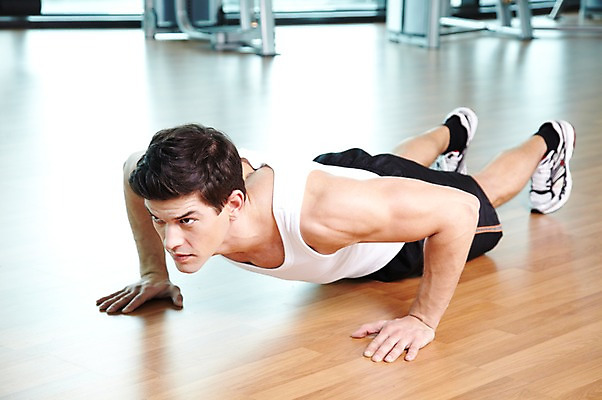 포토 JPG 주간 전신 서양인 외국인 백인 해외기획촬영 라이프스타일 2012년태국 남자 엎드리기 맨라이프 운동화 몸매관리 근육 실내 건강 한명 사람 20대 성인 취미 옆모습 운동복 운동 건강관리 헬스 헬스장 팔굽혀펴기 근육질 남자만 남자한명만 성인남자만 청년만 청년남자만 청년남자한명만 성인한명만 성인남자한명만 성인만 맨몸운동 국내포토 자연요소 1 옷 뷰포인트 신발 다이어트 모션 관리 인종 청년 내부 생활 몸매 파일형식