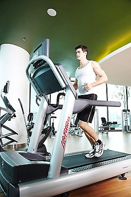 포토 JPG 주간 전신 서양인 외국인 백인 해외기획촬영 라이프스타일 2012년태국 남자 맨라이프 운동화 몸매관리 창문 실내 건강 한명 사람 20대 성인 취미 옆모습 운동복 달리기 운동 건강관리 운동기구 헬스 헬스장 기구 도구 런닝머신 남자만 남자한명만 성인남자만 청년만 청년남자만 청년남자한명만 성인한명만 성인남자한명만 성인만 국내포토 자연요소 1 옷 뷰포인트 신발 다이어트 모션 관리 인종 청년 내부 생활 파일형식