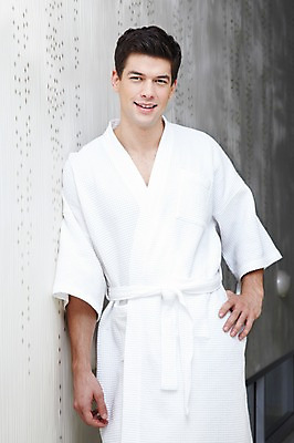 포토 JPG 서양인 외국인 백인 해외기획촬영 라이프스타일 커플 2012년태국 남자 맨라이프 허리손 호텔 휴식 실내 한명 서기 미소 웃음 사람 20대 성인 앞모습 스파 가운 목욕가운 남자만 남자한명만 성인남자만 청년만 청년남자만 청년남자한명만 성인한명만 성인남자한명만 성인만 국내포토 1 옷 뷰포인트 포즈 컨셉 관계 모션 숙소 표정 인종 청년 내부 생활 파일형식