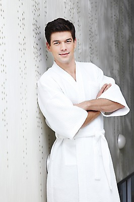 포토 JPG 서양인 외국인 백인 해외기획촬영 라이프스타일 커플 2012년태국 남자 맨라이프 호텔 휴식 실내 한명 서기 미소 웃음 사람 20대 성인 앞모습 팔짱 스파 가운 목욕가운 남자만 남자한명만 성인남자만 청년만 청년남자만 청년남자한명만 성인한명만 성인남자한명만 성인만 국내포토 1 옷 뷰포인트 컨셉 관계 모션 숙소 표정 인종 청년 내부 생활 파일형식