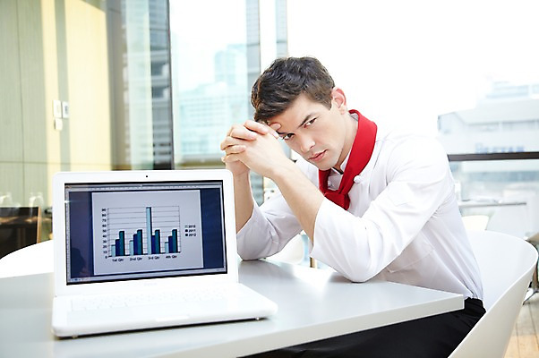 포토 JPG 주간 서양인 외국인 백인 해외기획촬영 직업 응시 2012년태국 남자 생각 의자 비즈니스 창문 통계 탁자 호텔 수치 그래프 영업 실내 실험 한명 사람 앉기 상반신 20대 성인 옆모습 노트북 컴퓨터 식당 레스토랑 주방장 요리사 고민 수익 수익률 남자만 남자한명만 성인남자만 청년만 청년남자만 청년남자한명만 성인한명만 성인남자한명만 성인만 국내포토 자연요소 1 시선 감정 뷰포인트 가구 모션 숙소 인종 청년 내부 경제 전자제품 상점 파일형식